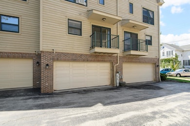 902 E Brady-7
