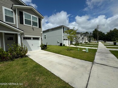 1324 Ellis Rd S, Jacksonville, FL 32205 - photo 2