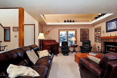 Living Room w/Vaulted Ceilings & Sky Lts