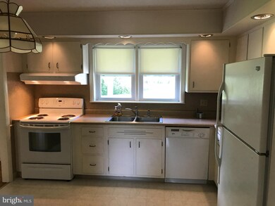 1201 Peachwood Dr, Reading, PA 19608 - photo 5