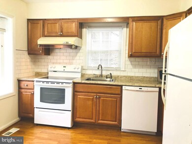 9599 Blake Park Ct, Fairfax, VA 22031 - photo 4