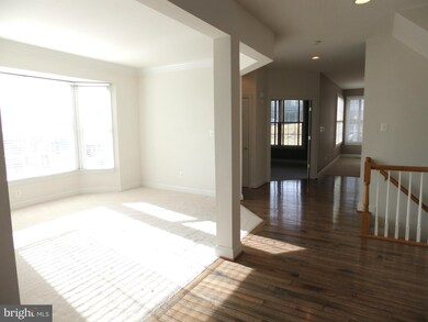 22909 Ashton Woods Dr, Ashburn, VA 20148 - photo 3