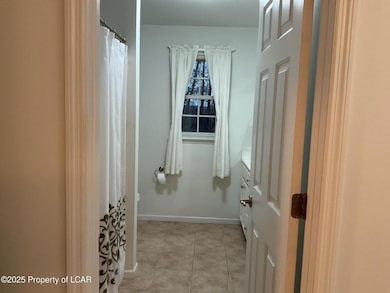 15 Lahn St, Hazleton, PA 18202 - photo 2