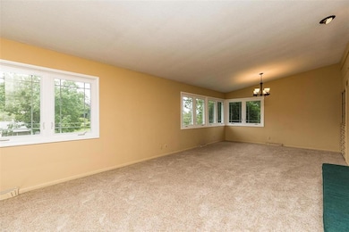 336 Indiandale Rd SE, Cedar Rapids, IA 52403 - photo 7