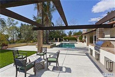 Outdoor living/entertainment area plus built-in bb