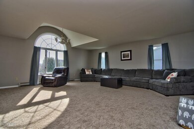 912 Apple Tree Rd, Moscow, PA 18444 - photo 6