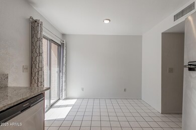 Eat-in Kitchen