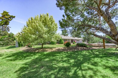 4002 Livingston Rd, Central Point, OR 97502 - photo 7