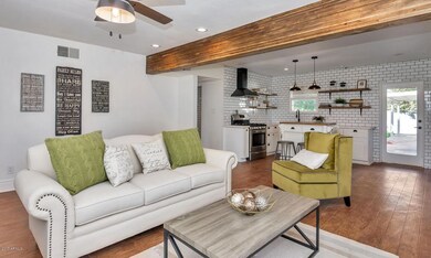 3130 N 26th Pl-large-006-9-Main Living A