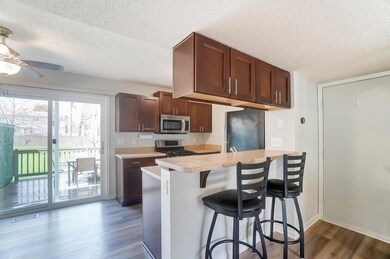 Breakfast Bar/Kitchen