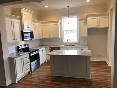 306 San Sebastian Dr, Youngsville, LA 70592 - photo 2