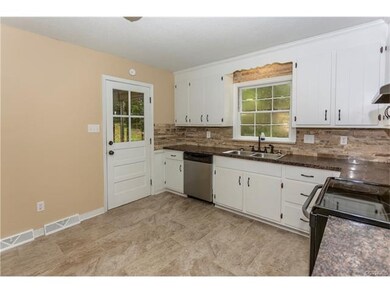 Eat-In Kitchen