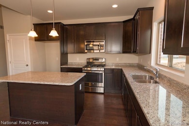 53195 Woodland Meadows, Chesterfield, MI 48047 - photo 5