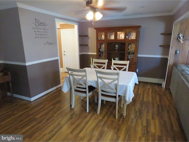 43 Rolling Ln, Levittown, PA 19055 - photo 3