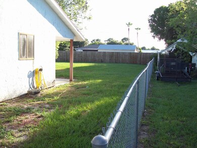 118 Crawford Dr, Sebastian, FL 32958 - photo 3