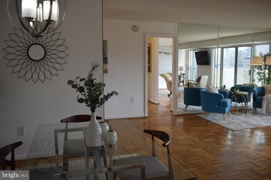 Town Square Towers unit 314, Washington, DC 20024 - photo 4