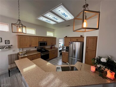 Granite Countertops, Stainless Steel Appliances, n