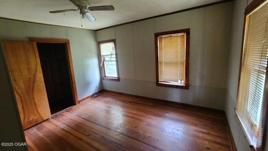 803 W Country Rd, Columbus, KS 66725 - photo 4