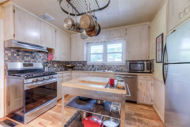 1567 E 60th Pl - Kitchen