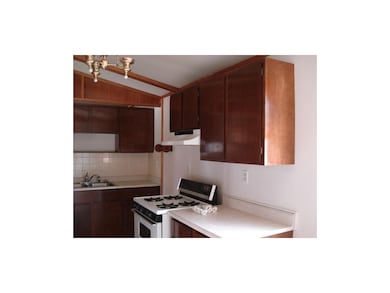 Kitchen, appliances stay