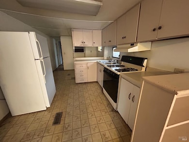 1427 W Texas St unit B 07, Fairfield, CA 94533 - photo 3