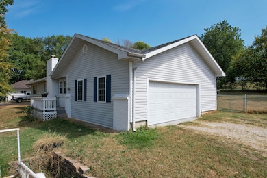 544 W Hubble Dr, Marshfield, MO 65706 - photo 3