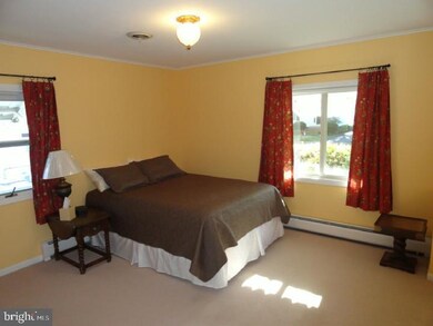 611 Warren Ave, Kingston, PA 18704 - photo 2