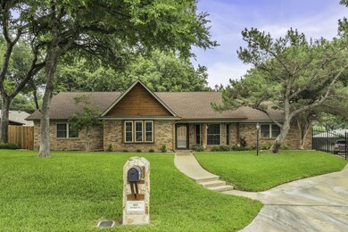 613 Fairlane Ct, Hurst, TX 76054 - photo 2