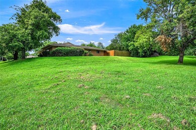 921 N Bush Ave, Denison, TX 75020 - photo 2