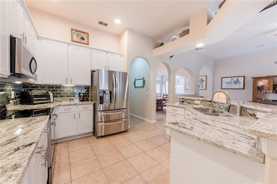 Family kitchen has been completely REMODELED showc