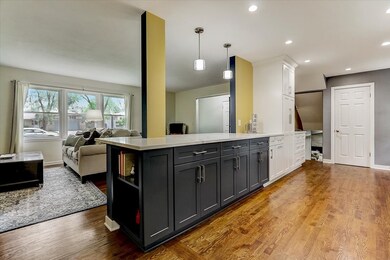 325 Rowan Ct, Naperville, IL 60540 - photo 6