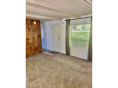 Living Room/Entrance