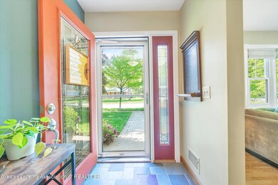 (3) MAIN FLOOR Foyer(1)