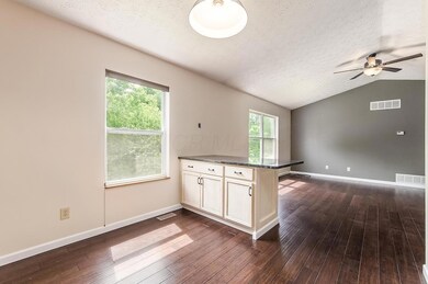 834 Crevis Ln, Columbus, OH 43228 - photo 6