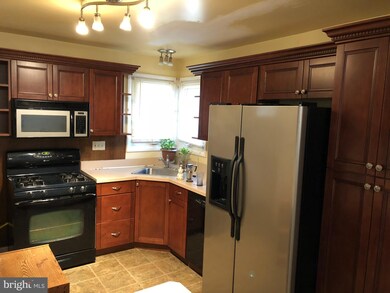 6800 Collinsdale Rd, Parkville, MD 21234 - photo 3