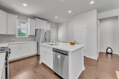 Kitchen with appliances with stainless steel fini