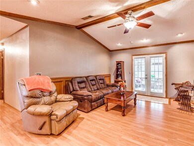 2029 Leafcrest Dr, Moore, OK 73160 - photo 5