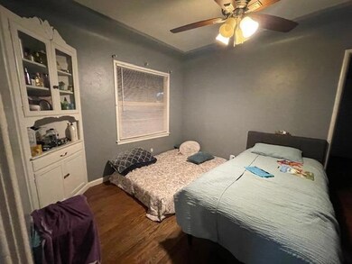 this is the dining area not a bedroom