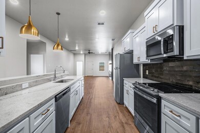 7002 40th St B grey counters-8