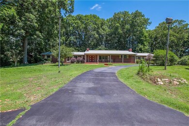 1186 Oakwood Acres Rd, Asheboro, NC 27205 - photo 3