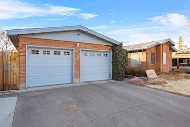 1825 Morningside Dr NE, Albuquerque, NM 87110 - photo 2