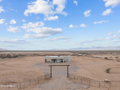 49102 N 530th Dr, Rancho de Vaqueros, AZ 85320 - photo 6