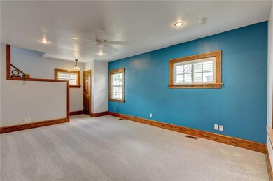 905 G Ave NW, Cedar Rapids, IA 52405 - photo 4