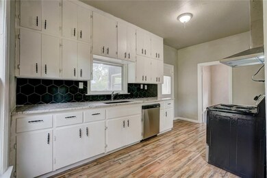 512 E Vilas Ave, Guthrie, OK 73044 - photo 7