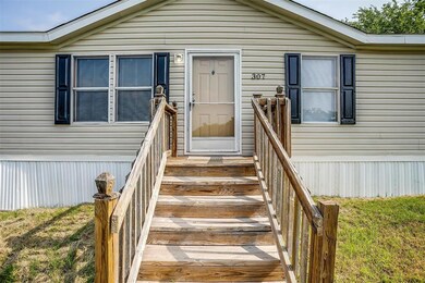 307 Valley Lake Ct, Springtown, TX 76082 - photo 3