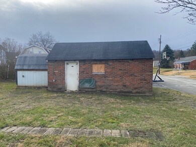 813 Lauck St, McKeesport, PA 15133 - photo 3