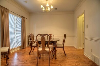 12x11 Dining Room with 9 ft. Ceiling, Hardwood,   