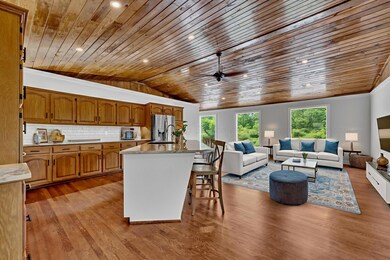 _DSC7599 - Living Room - Standard - 15
