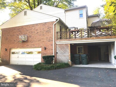 8912 Lynnhurst Dr, Fairfax, VA 22031 - photo 2