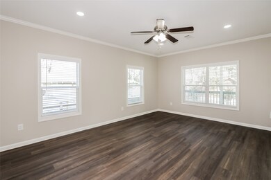 6613 Greenhurst St, Houston, TX 77091 - photo 4